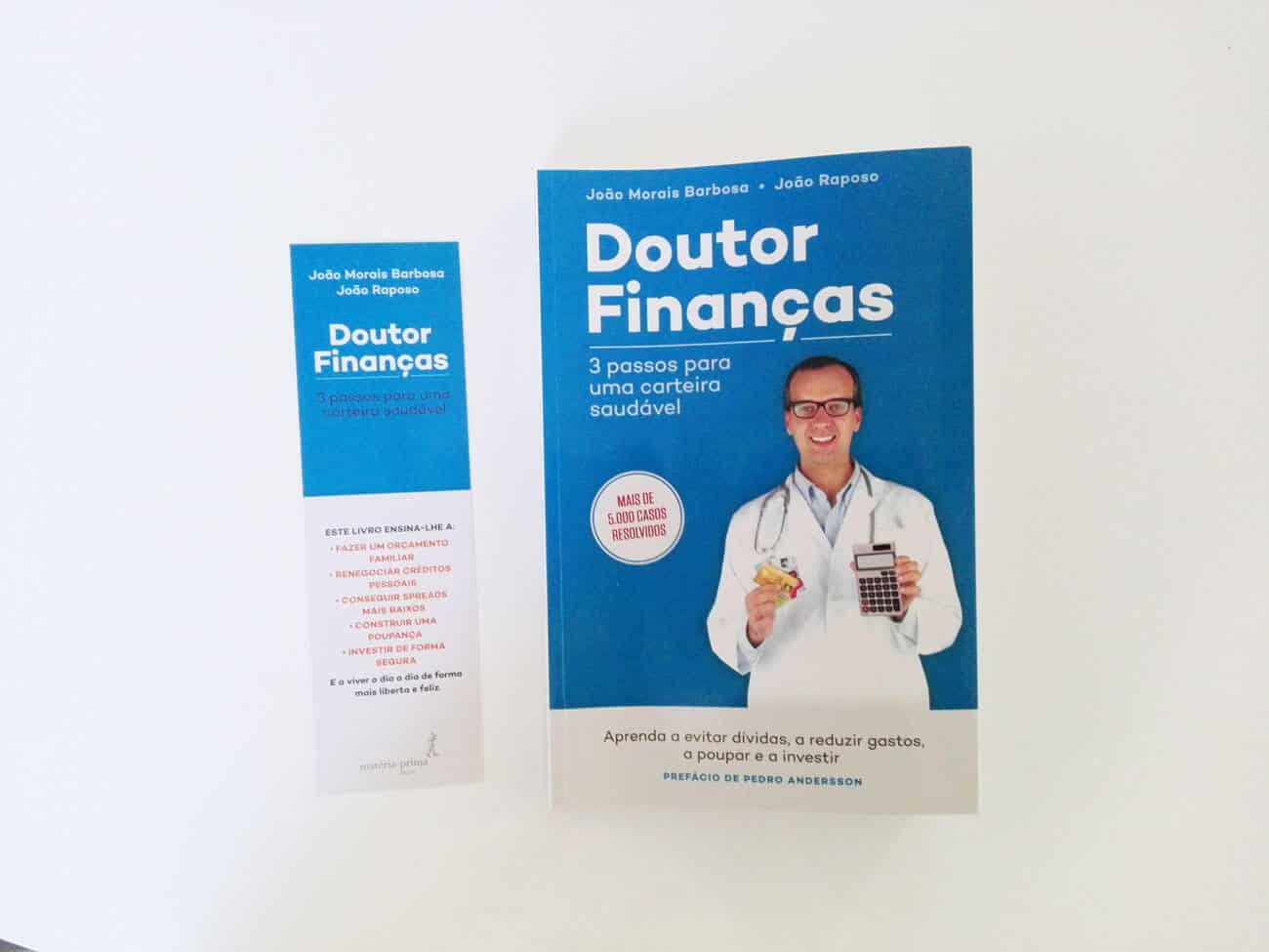 livro e marcador do doutor finanças