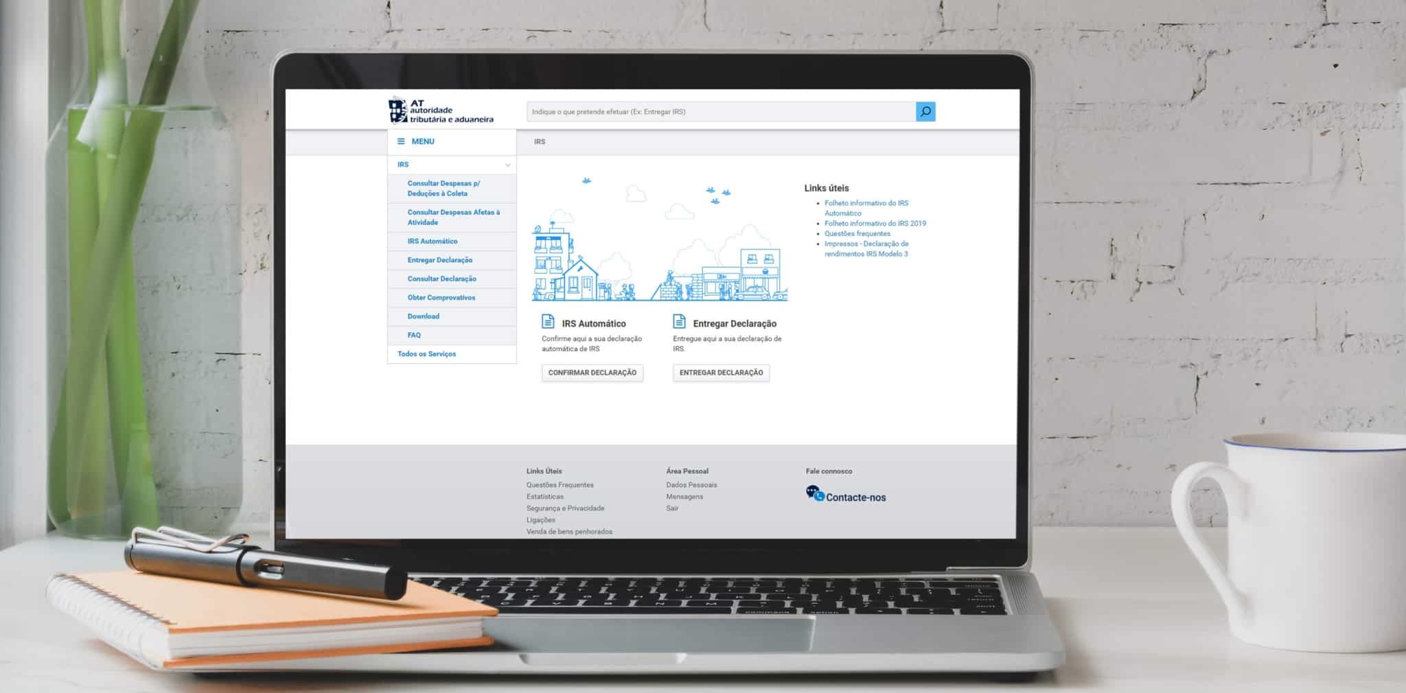 Computador com o portal das finanças aberto
