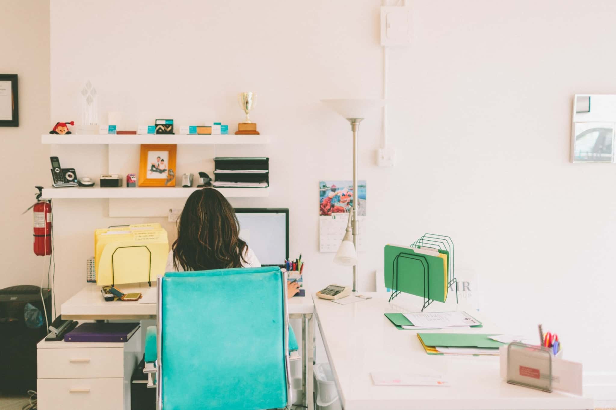 mulher a trabalhar em casa