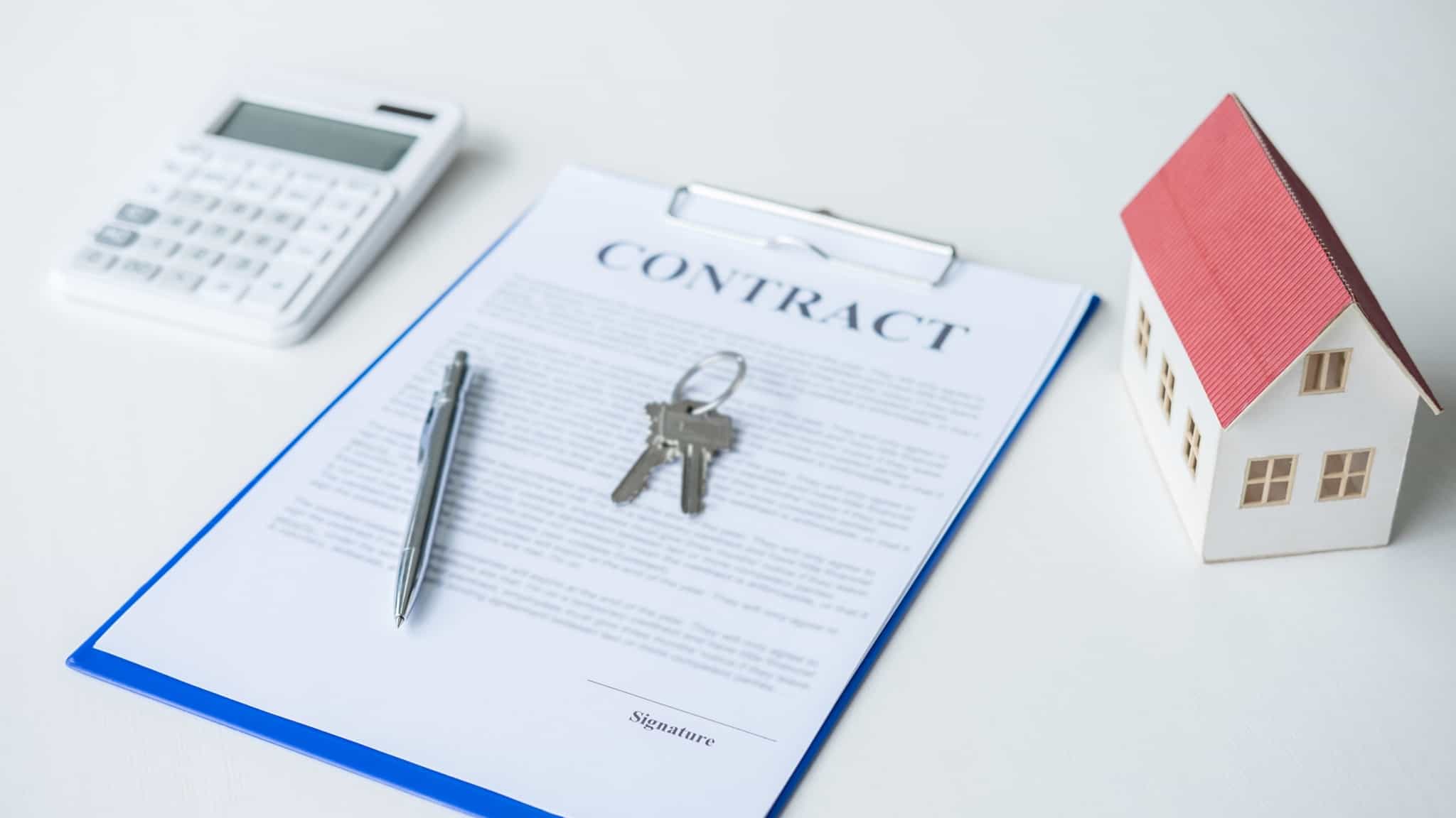 contrato, casa e calculadora
