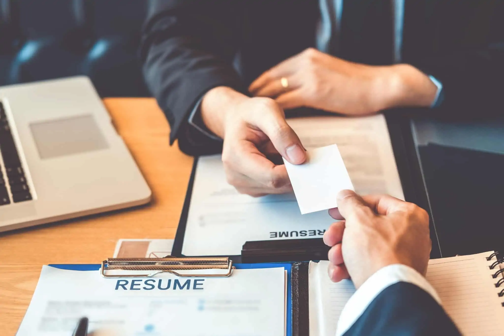 Contrato de prestação de serviços: o que é e quais os cuidados a ter reunião entre a empresa e o trabalhador