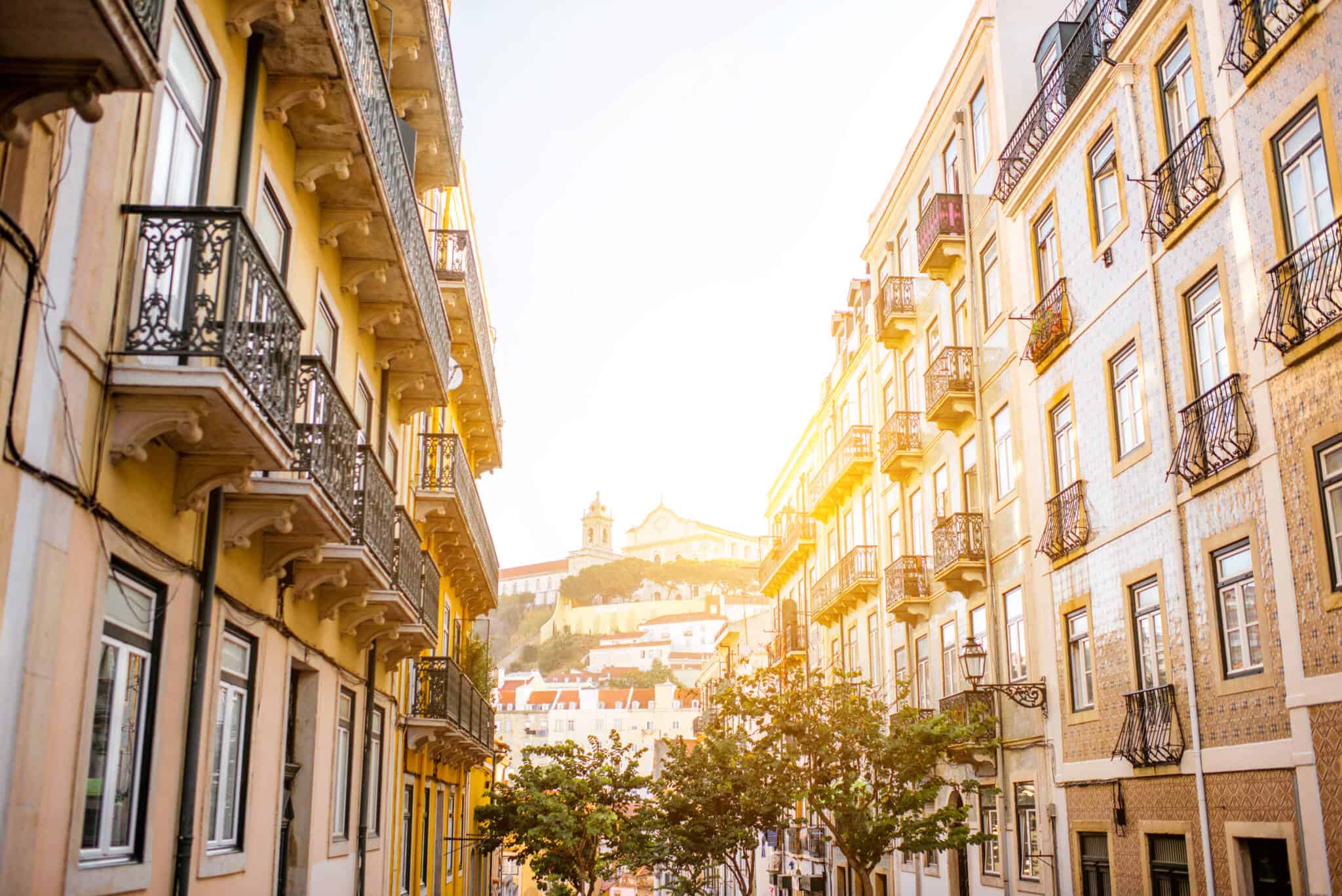 fachadas de edifícios antigos em Lisboa