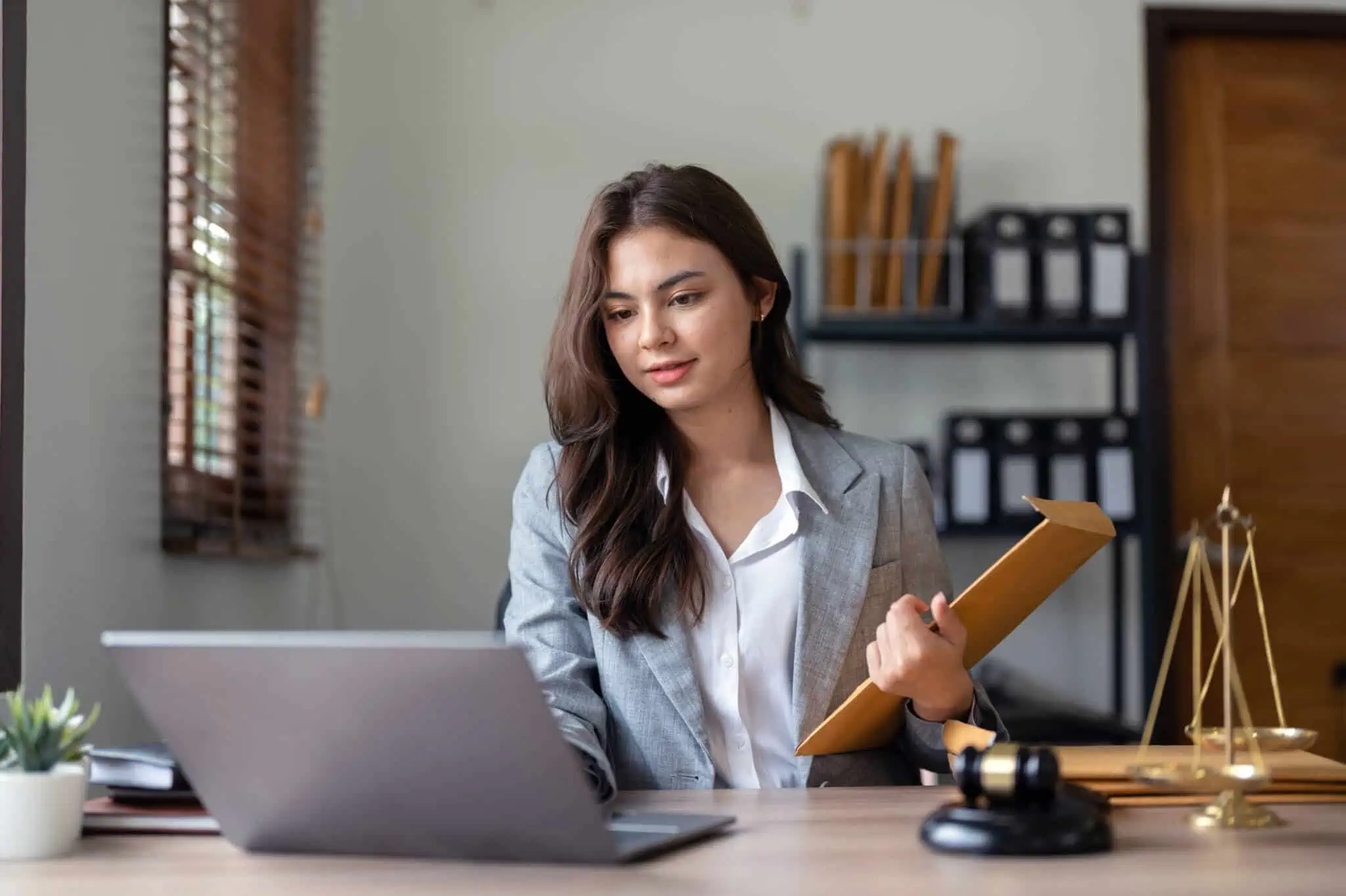 53 frases para desejar sucesso profissional recém advogada a tentar perceber como funcionam as quotas numa ordem profissional após receber mensagem a desejar sucesso profissional