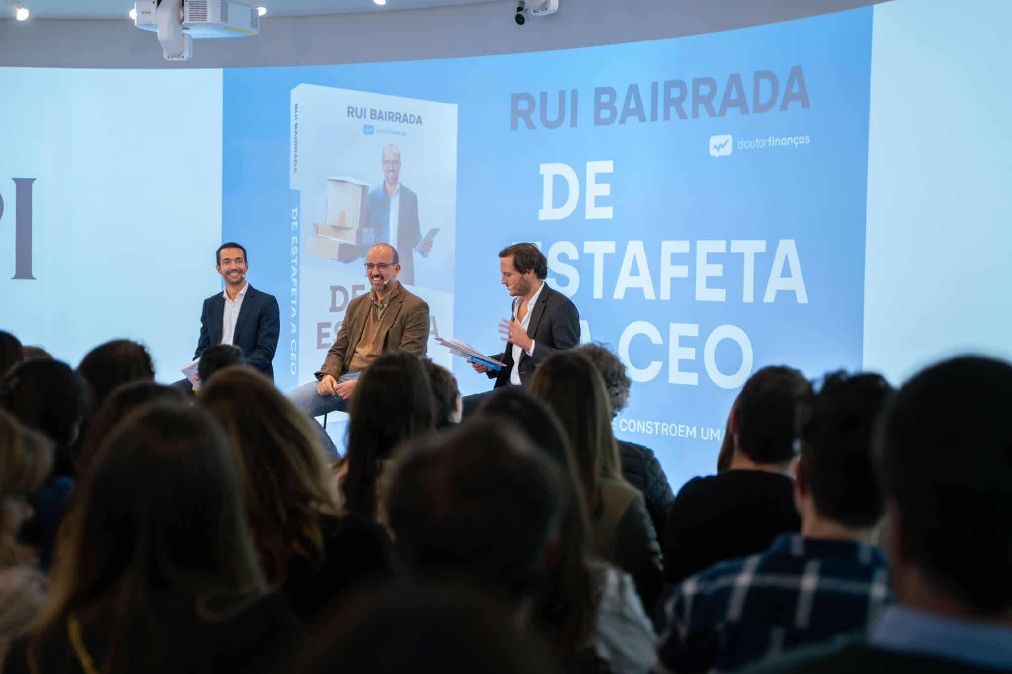 “De estafeta a CEO”: Livro de Rui Bairrada quer inspirar empreendedores Rui Bairrada ladeado por Rui Couceiro e Francisco Balsemão no espaço All in One do BPI, em Lisboa, a apresentar o livro De estafeta a CEO