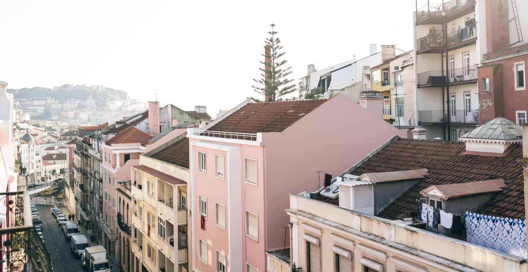 O que muda no IMT com o Mais Habitação? prédios em Lisboa