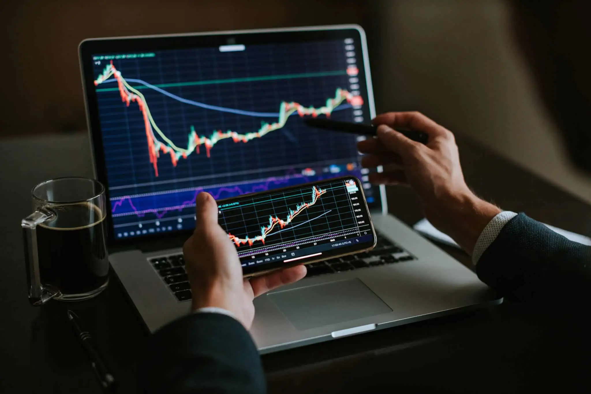 Como declarar a venda de ações no anexo G do IRS investidor a analisar graficos