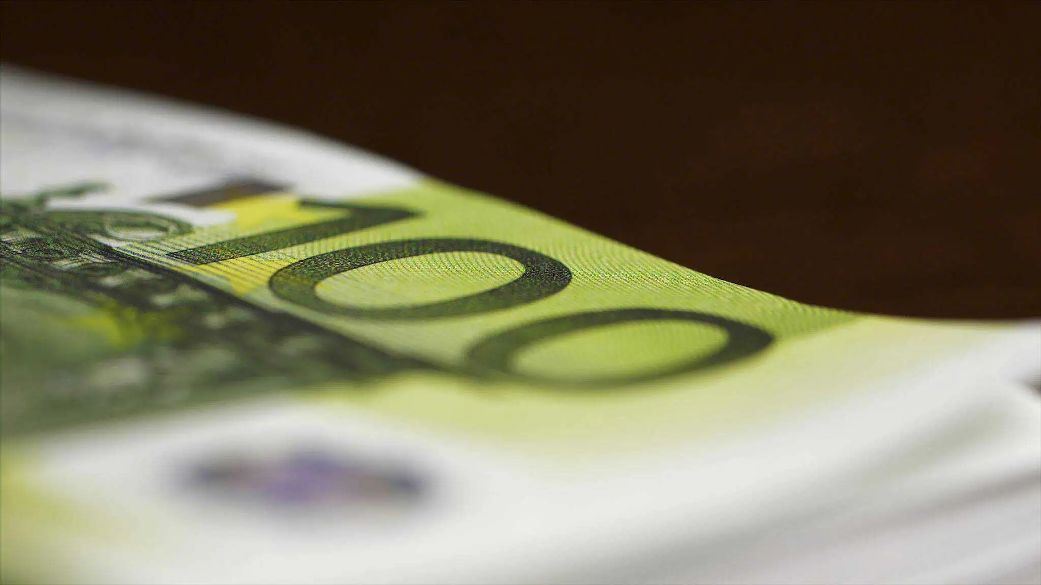 IRS Jovem: Em fevereiro recebi menos do que em janeiro. Porquê? nota de 100 euros