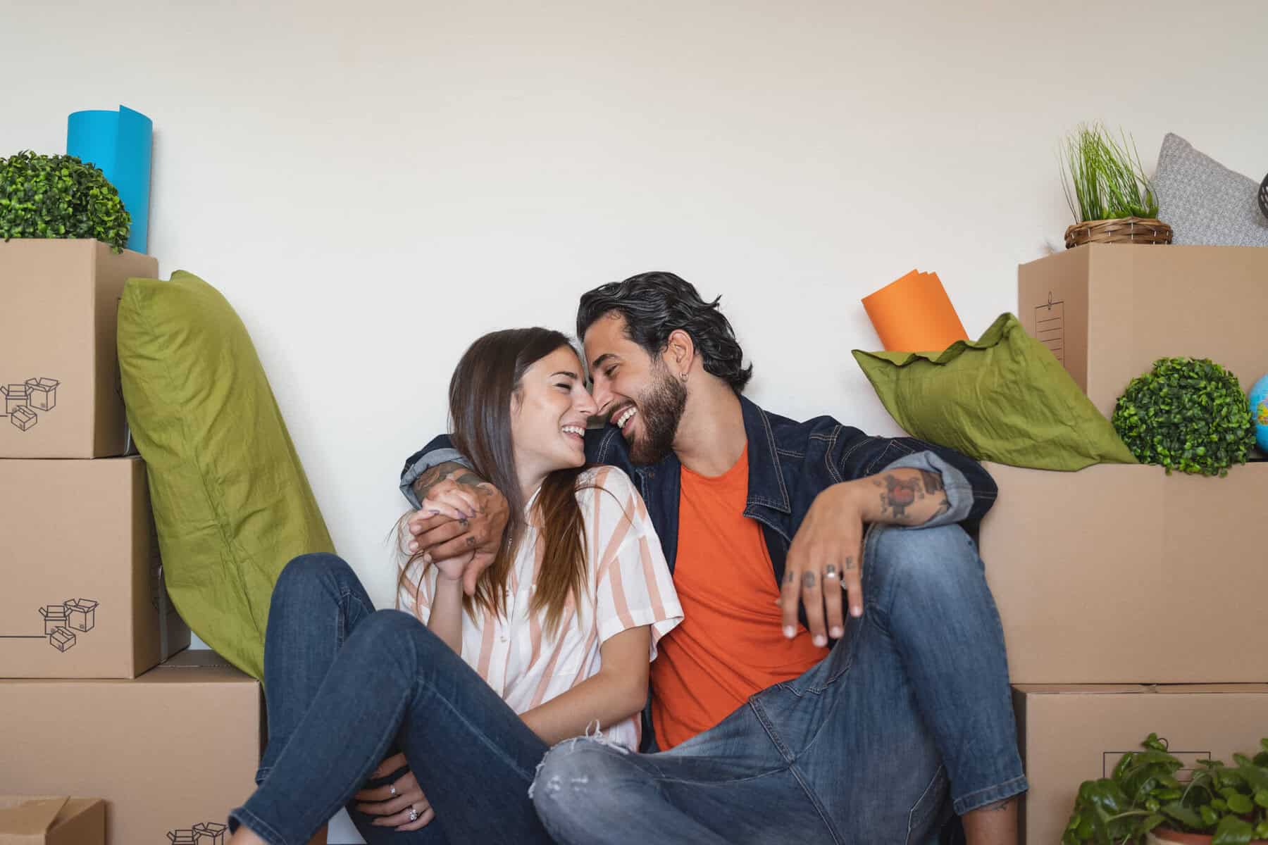 Garantia pública no crédito aplica-se a casas até 450 mil euros casal jovem na sua primeira casa