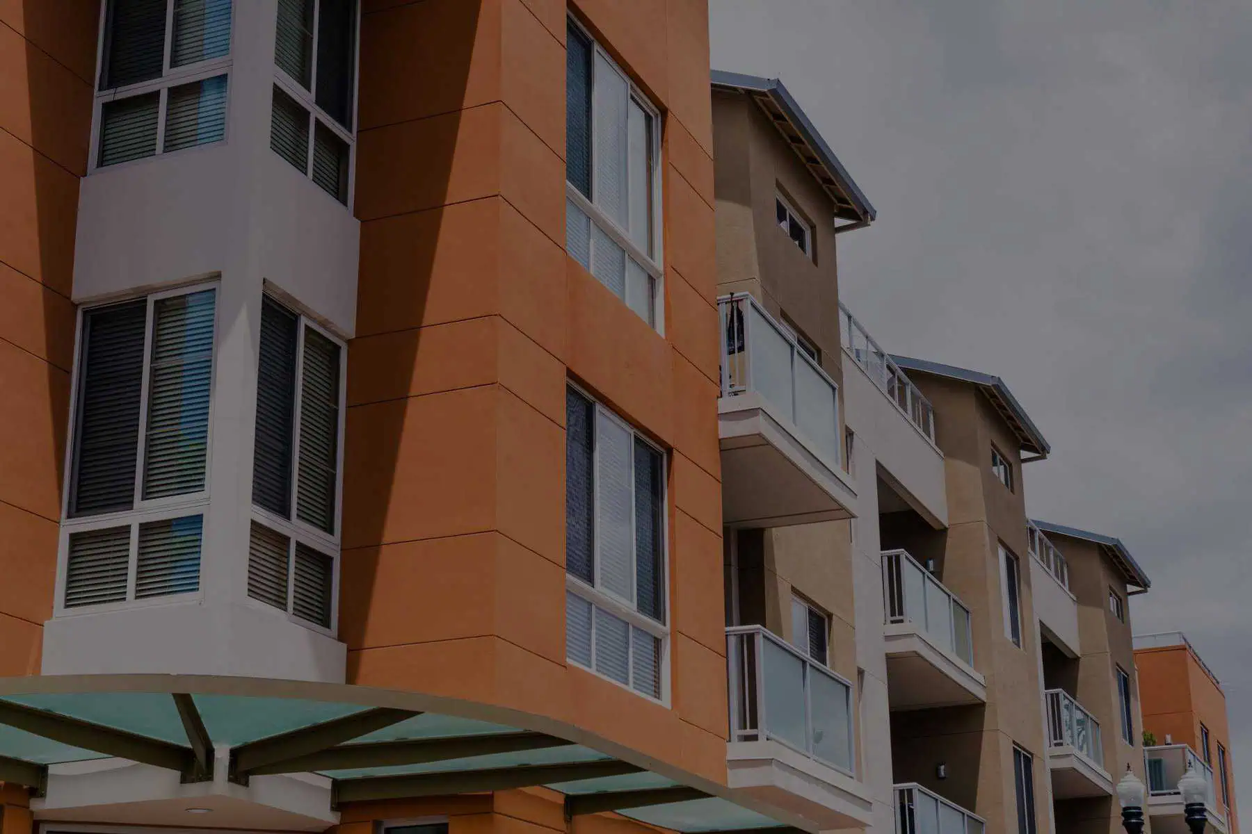 Isenção de IMT para jovens: E se a casa custar 340 mil euros? bloco de apartamentos no âmbito da isenção de IMT para jovens