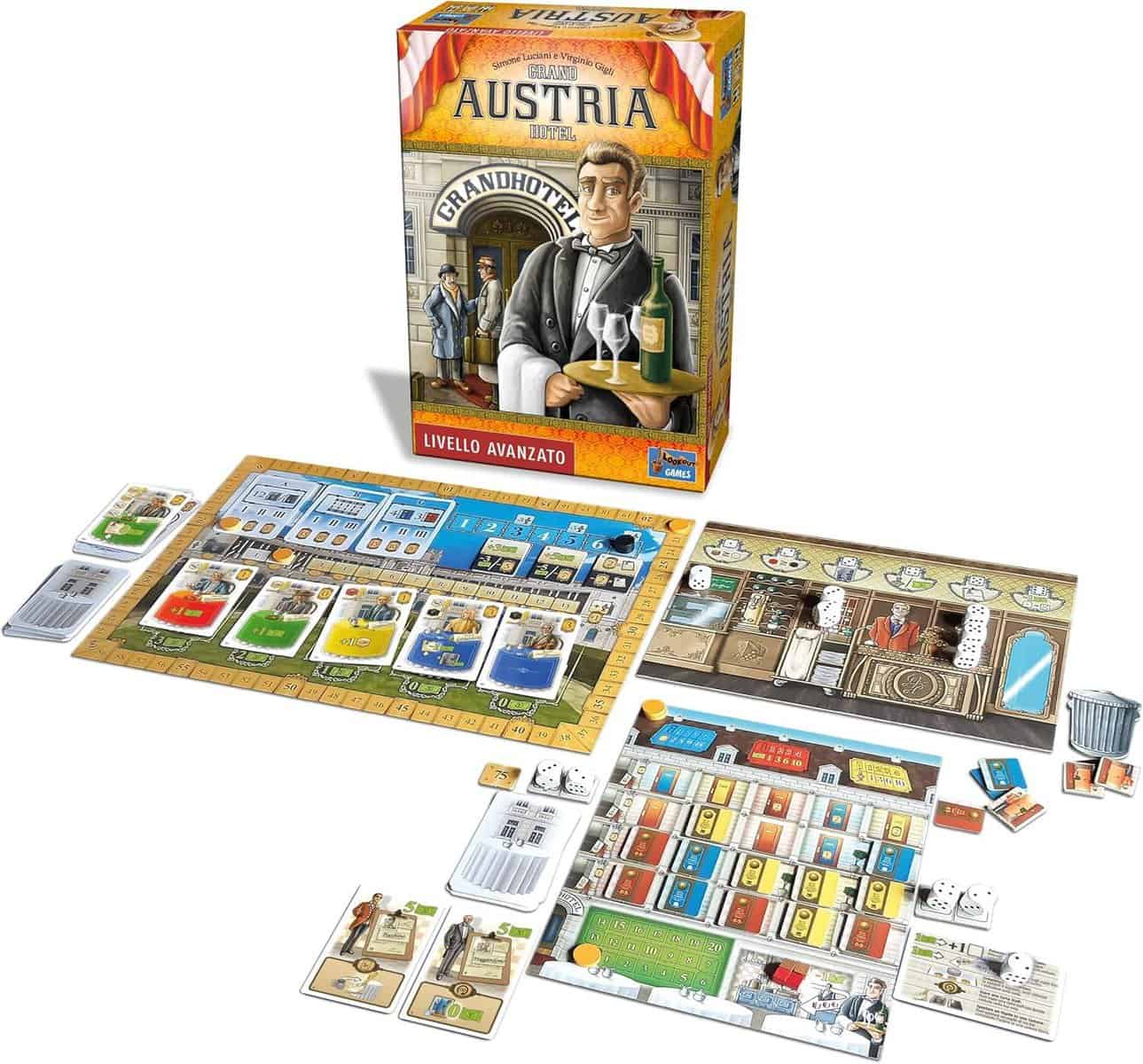 Imagem do jogo de tabuleiro Grand Austria Hotel (2015), onde é possível ver a caixa, mas também os elementos que compõem o jogo desde o tabuleiro às cartas, ícones e dados.
