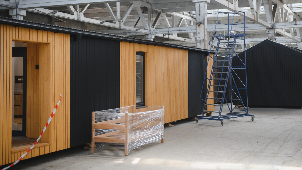 Casa pré-fabricada em ambiente de fábrica