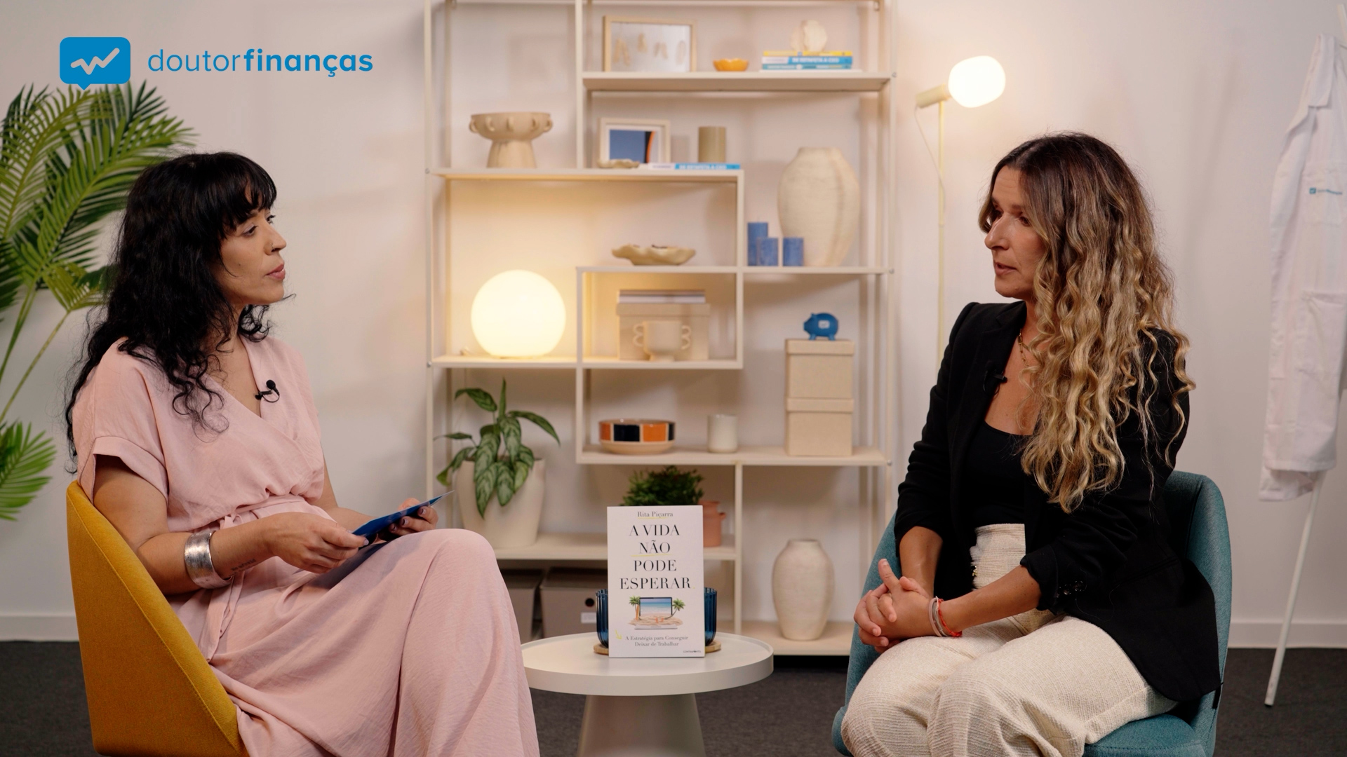 Summit Academia Doutor Finanças: Planear o futuro Diana Catarino e Rita Piçarra no summit Academia Doutor Finanças - em estúdio