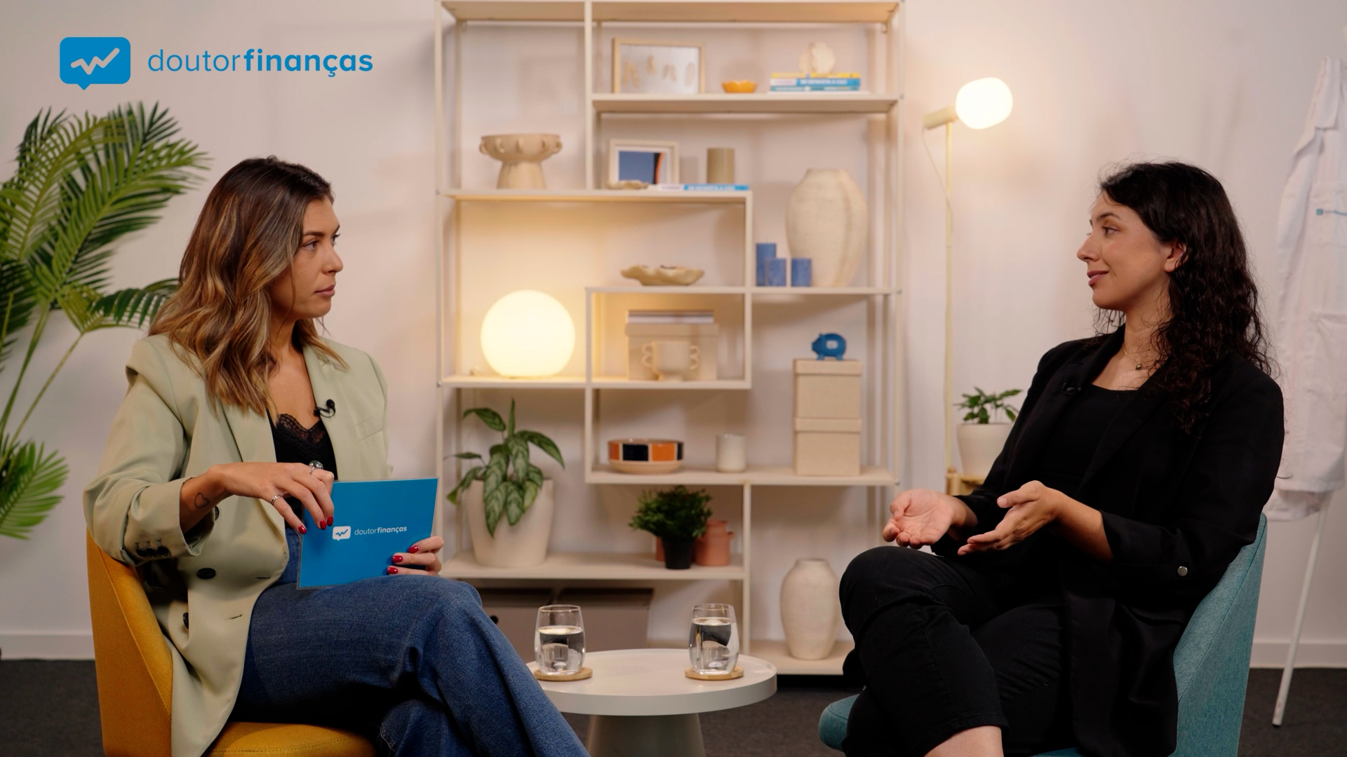 Rendimento extra: Uma necessidade ou oportunidade? Sara Fernandes e Margarida Porto no summit Academia Doutor Finanças - em estúdio