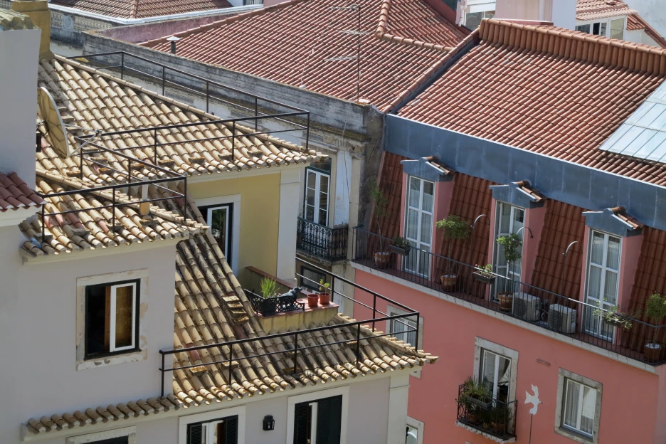 Imagem aérea de uma cidade portuguesa