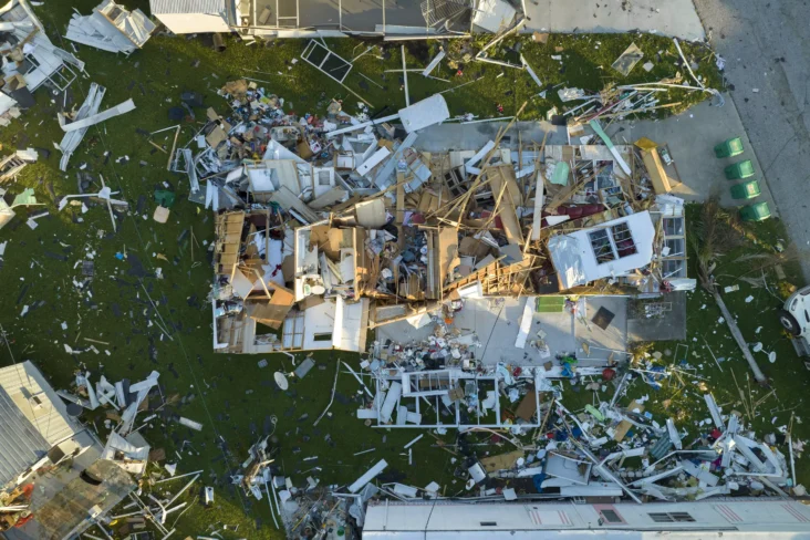Casa destruída por catástrofe natural