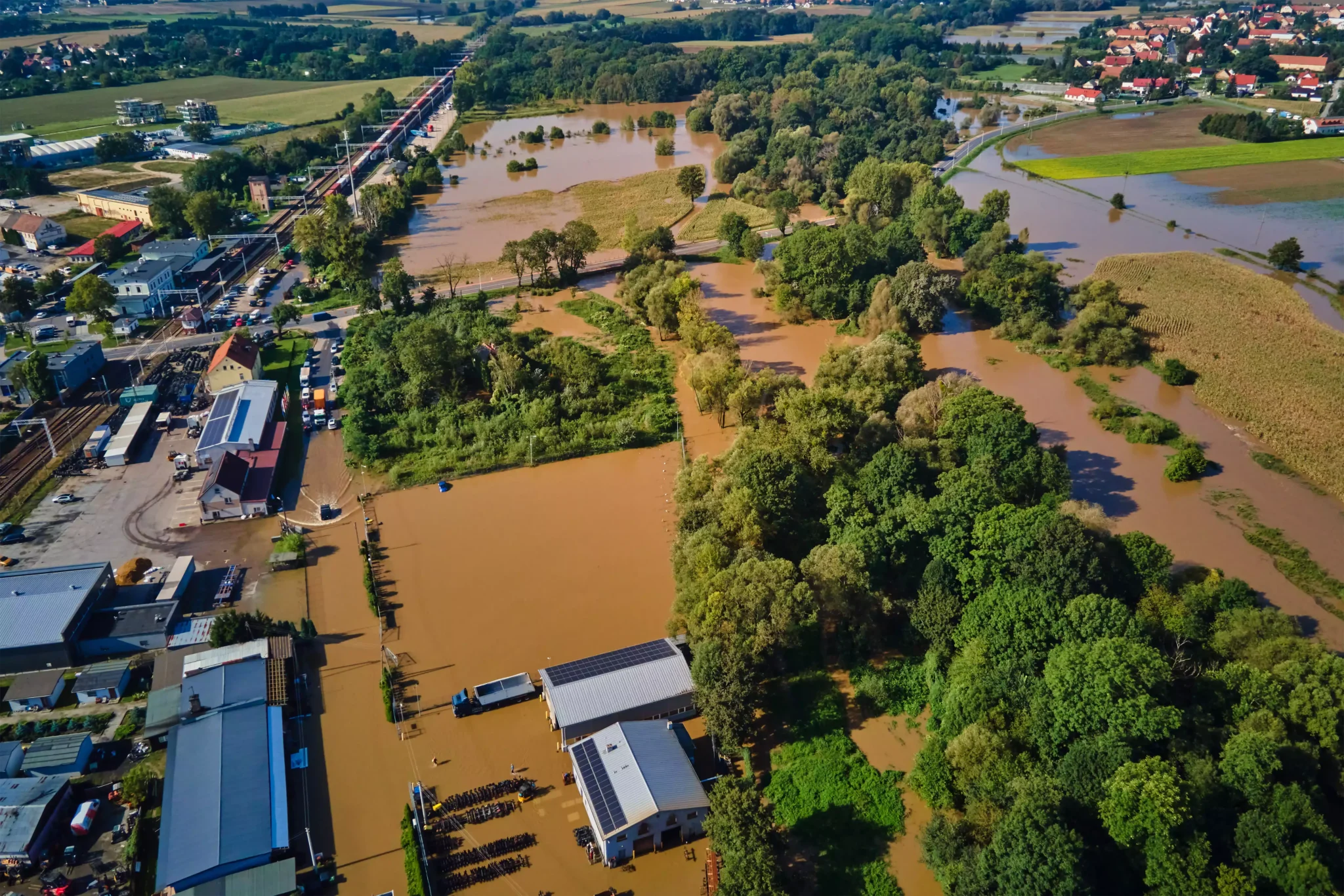 Zonas de risco ambiental: Cuidados a ter antes de comprar casa Cidade inundada