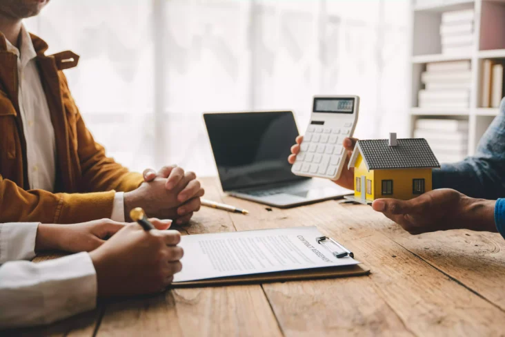 Casal a contratar crédito habitação