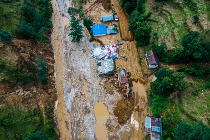 Vista aérea de zona inundada