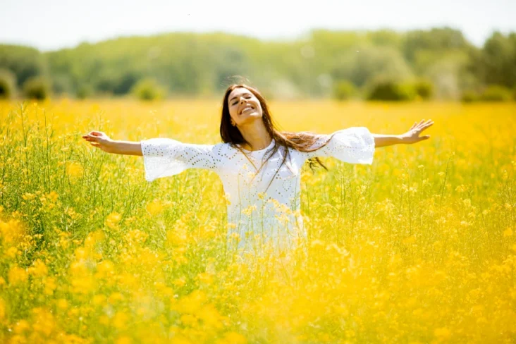 Imagem de uma mulher feliz