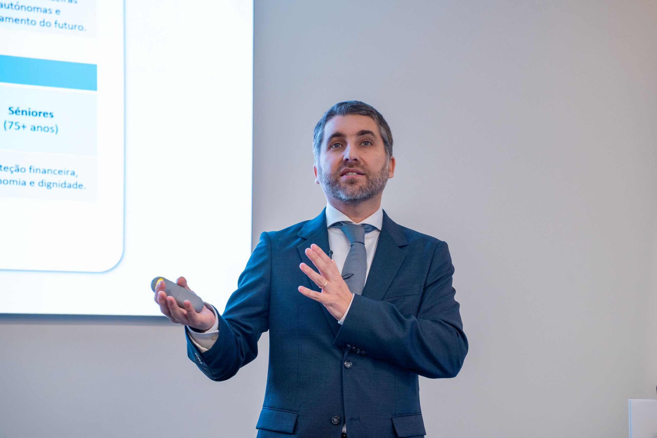 Doutor Finanças lança Referencial de Competências Financeiras