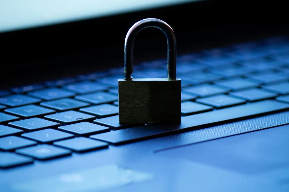 Segurança online: Como proteger os seus dados pessoais e financeiros Imagem representativa de segurança digital