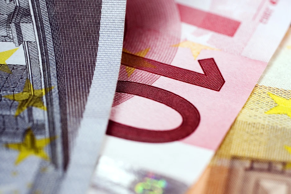 Preços das casas caíram 3,4% no segundo trimestre Imagem de notas de euro