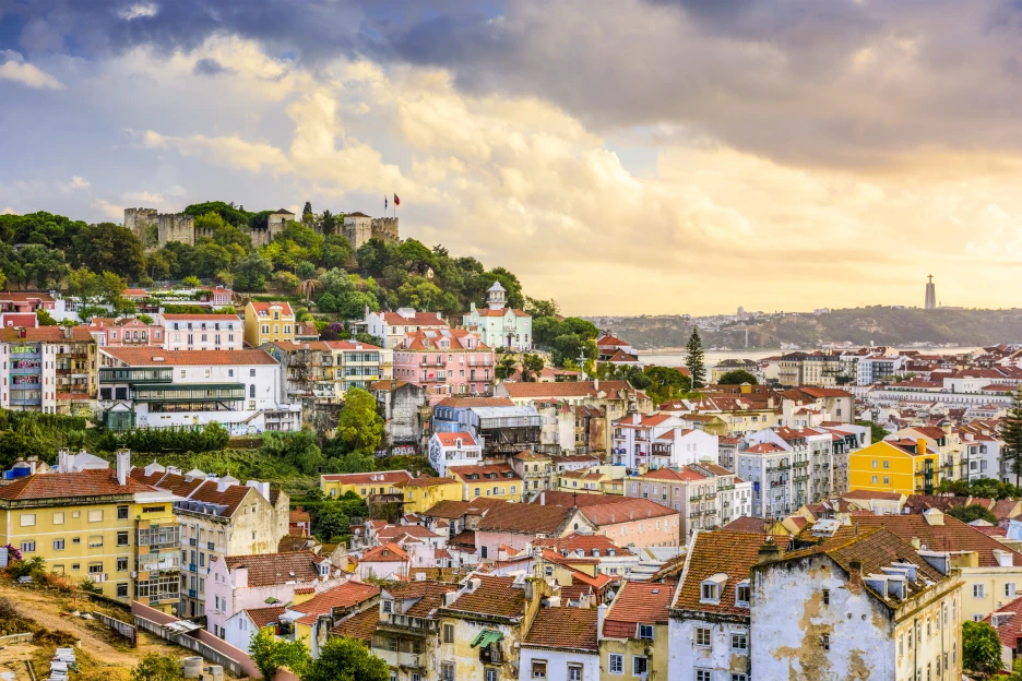 Comprar casa em Lisboa ficou (um pouco) mais acessível Imagem de Lisboa num fim de dia