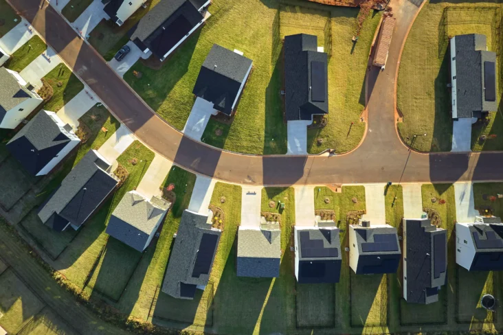 Vista aérea de bairro de moradias