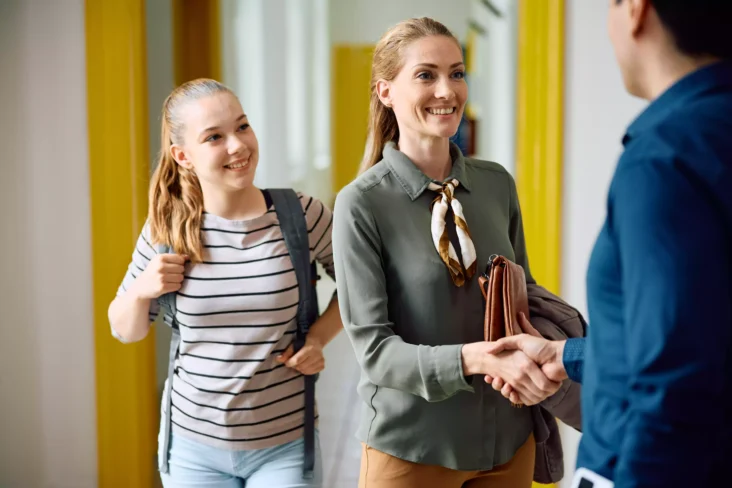Estudante universitária com a mãe