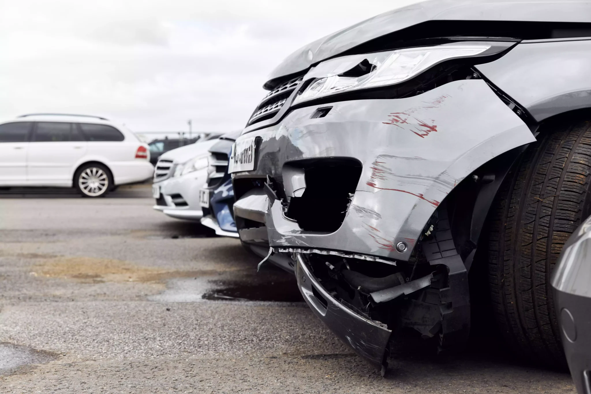 O seguro automóvel cobre acidentes em garagens e outros locais privados? acidente de carro