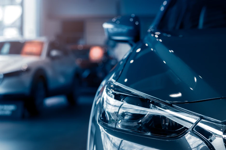 Crédito automóvel afeta o crédito habitação? Imagem de um automóvel num stand de vendas