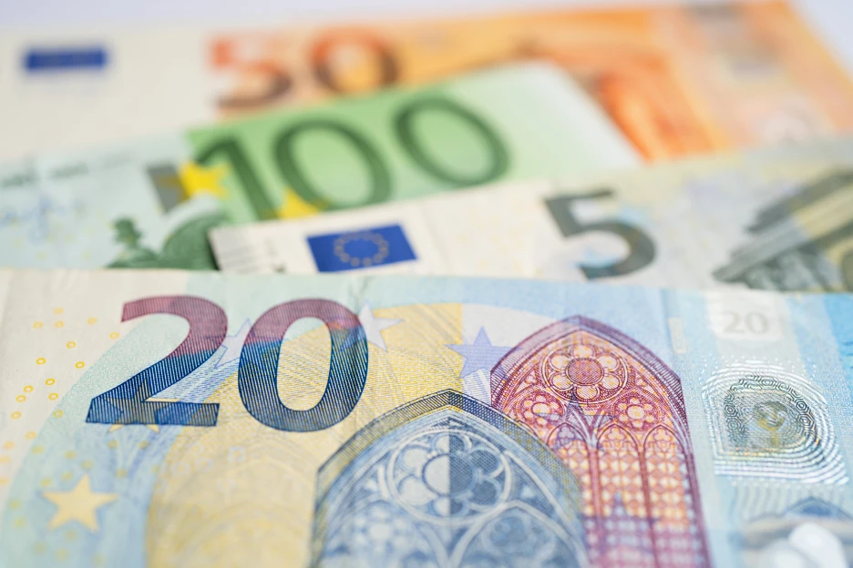 DCA ou lump sum: Que estratégia de investimento escolher? Imagem de notas
