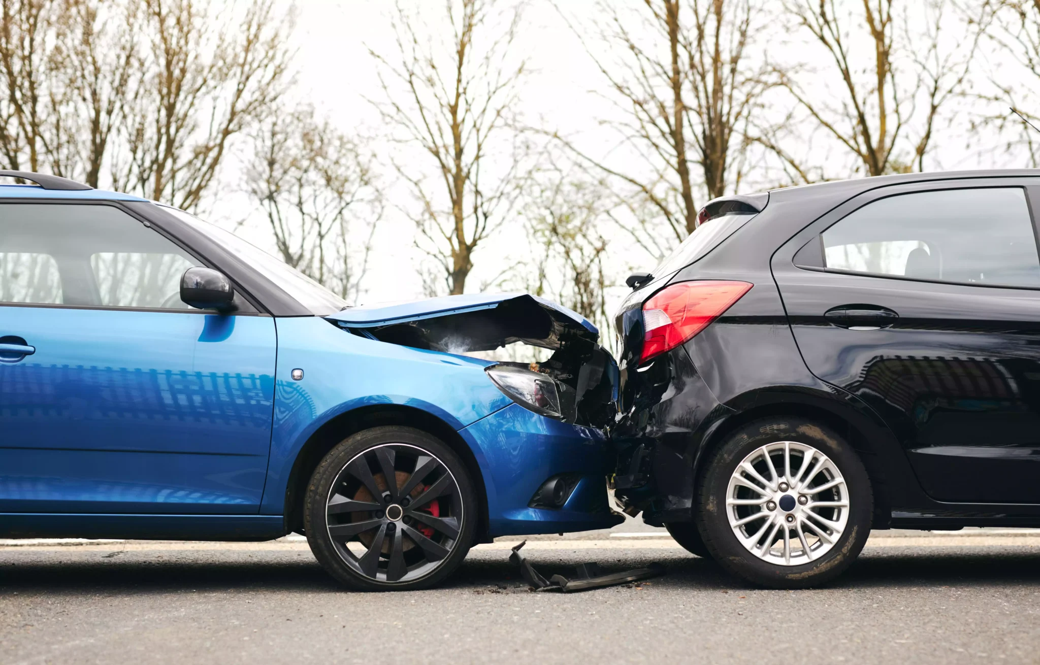 Guia do seguro automóvel: Da contratação à utilização Acidente entre dois carros